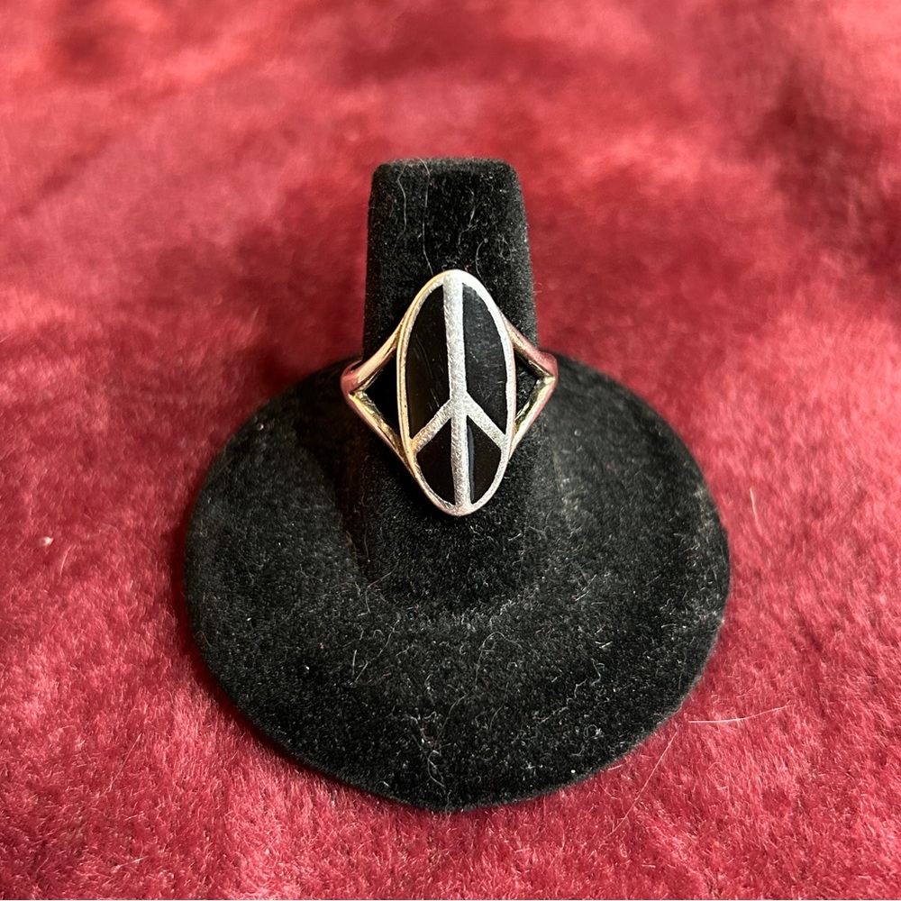 Vintage DEADSTOCK G&S SILVER PEACE SIGN RING